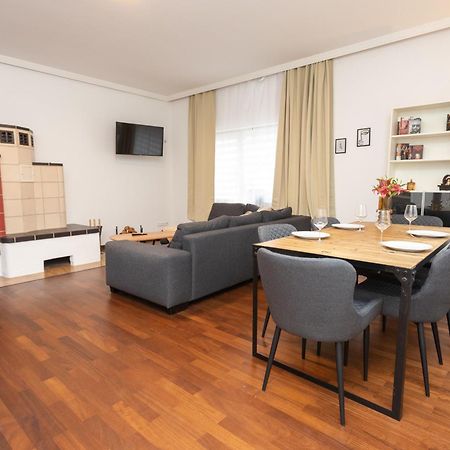 Stadthaus Mit 2 Schlafzimmern & Wohnzimmer Mit Kamin - Kostenloser Privat-Parkplatz Auf Dem Grundstueck Leipzig Bagian luar foto