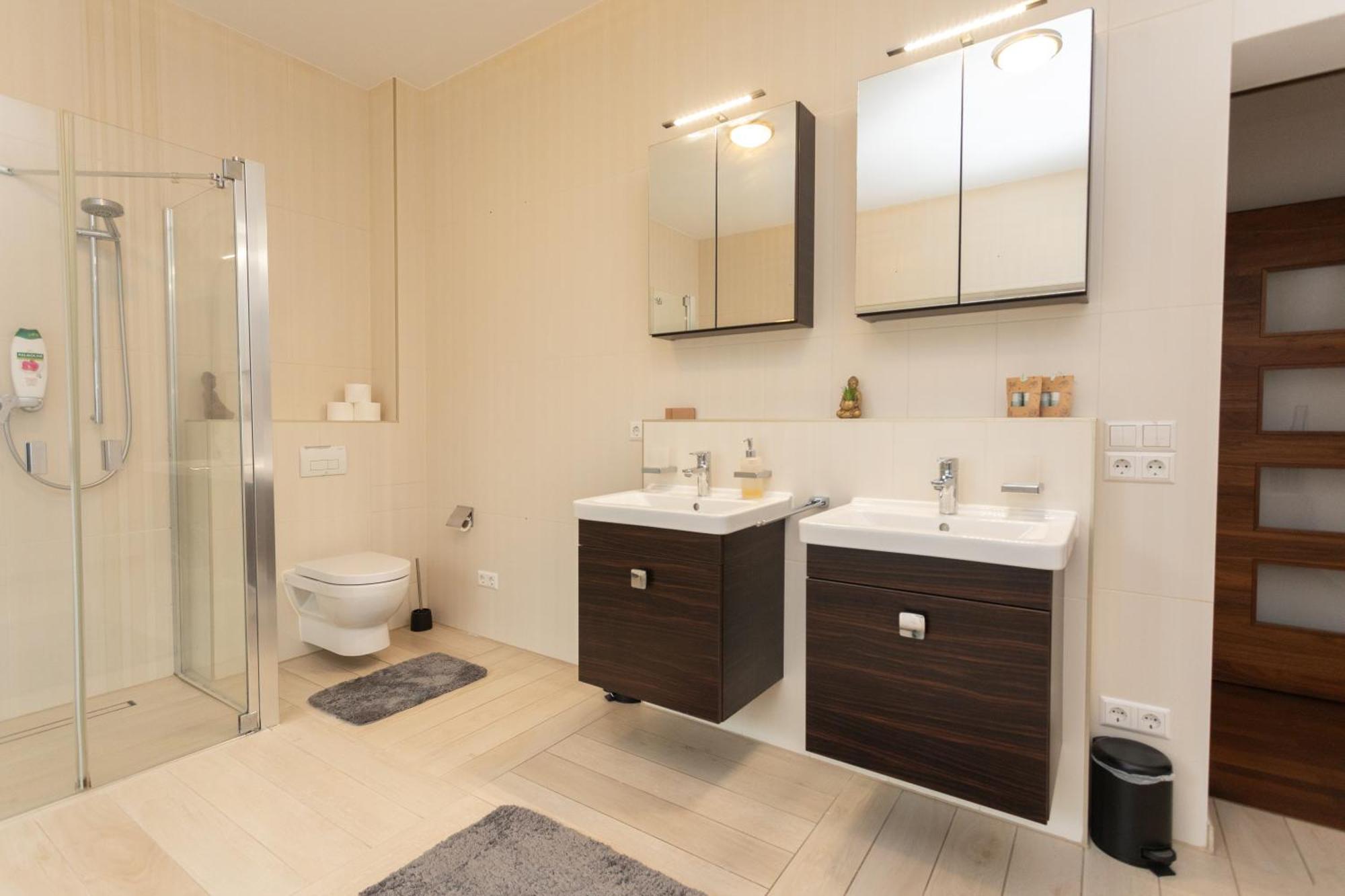 Stadthaus Mit 2 Schlafzimmern & Wohnzimmer Mit Kamin - Kostenloser Privat-Parkplatz Auf Dem Grundstueck Leipzig Bagian luar foto