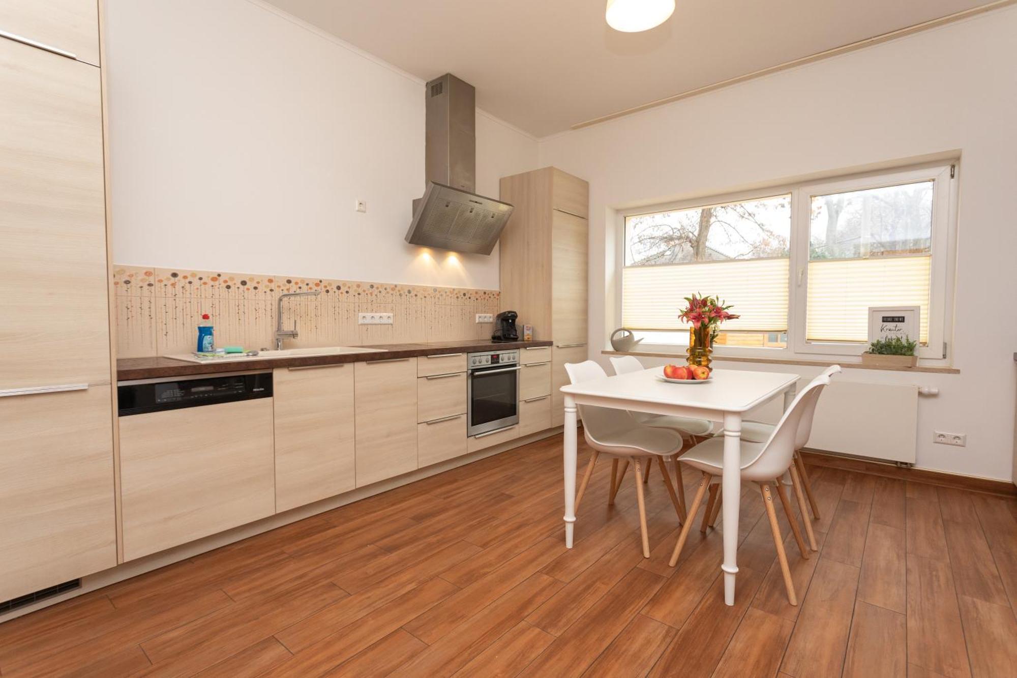 Stadthaus Mit 2 Schlafzimmern & Wohnzimmer Mit Kamin - Kostenloser Privat-Parkplatz Auf Dem Grundstueck Leipzig Bagian luar foto