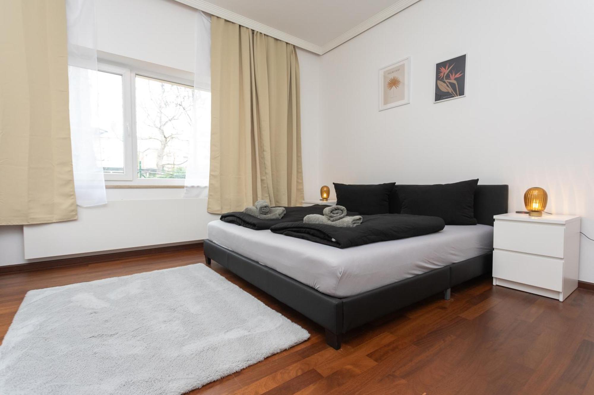 Stadthaus Mit 2 Schlafzimmern & Wohnzimmer Mit Kamin - Kostenloser Privat-Parkplatz Auf Dem Grundstueck Leipzig Bagian luar foto