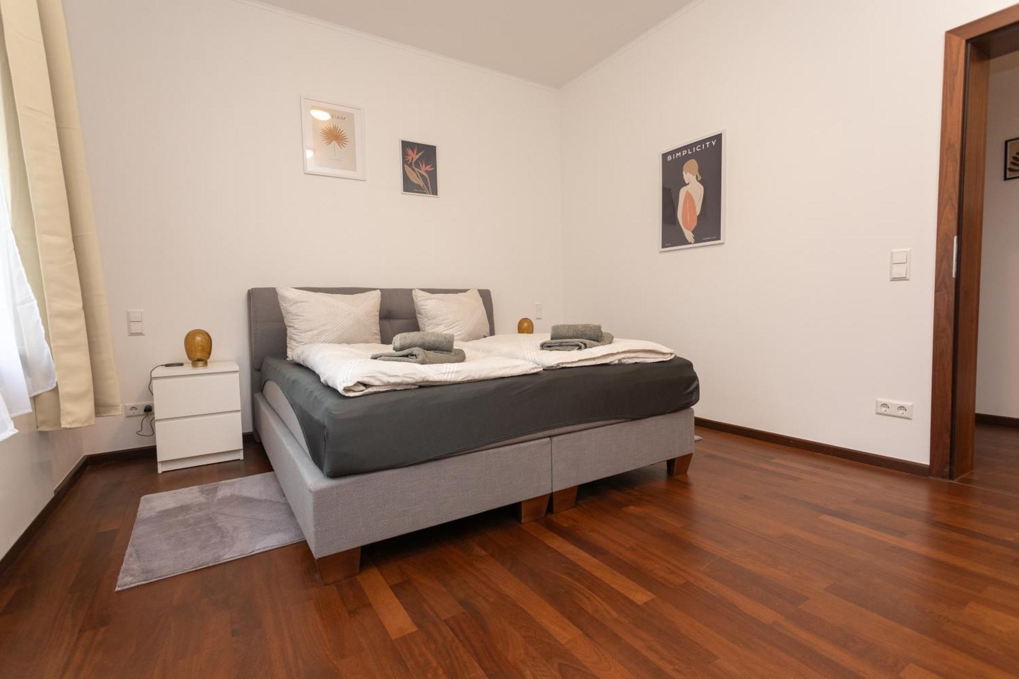 Stadthaus Mit 2 Schlafzimmern & Wohnzimmer Mit Kamin - Kostenloser Privat-Parkplatz Auf Dem Grundstueck Leipzig Bagian luar foto