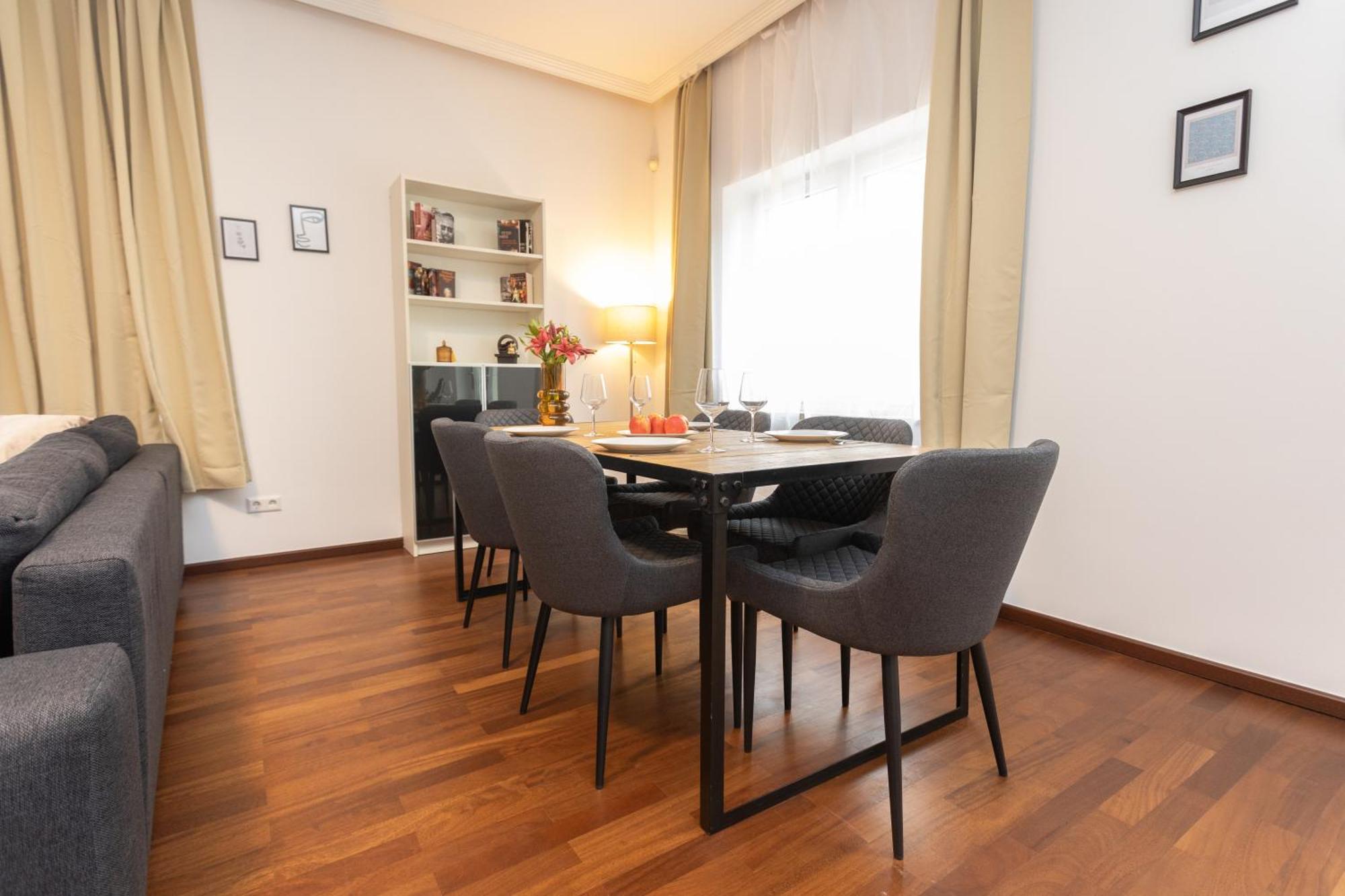 Stadthaus Mit 2 Schlafzimmern & Wohnzimmer Mit Kamin - Kostenloser Privat-Parkplatz Auf Dem Grundstueck Leipzig Bagian luar foto