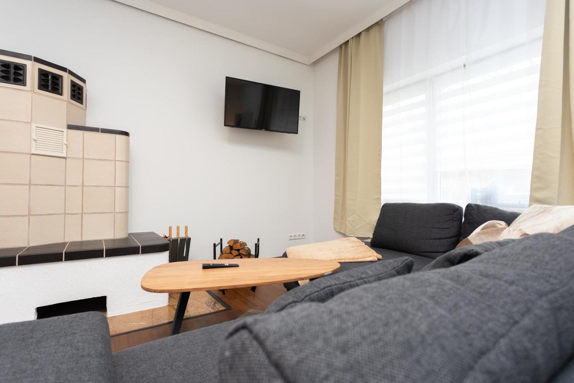 Stadthaus Mit 2 Schlafzimmern & Wohnzimmer Mit Kamin - Kostenloser Privat-Parkplatz Auf Dem Grundstueck Leipzig Bagian luar foto